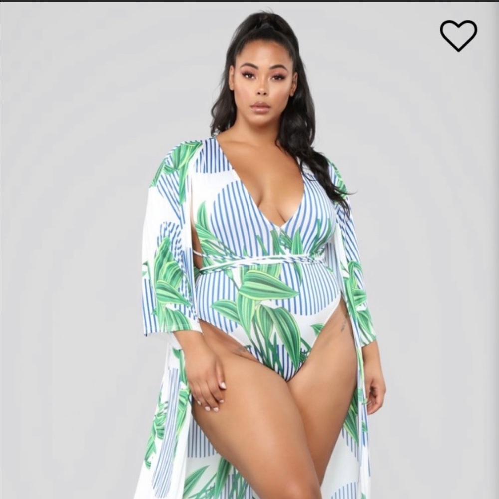 NWT 1x Fashion nova one piece with robe.